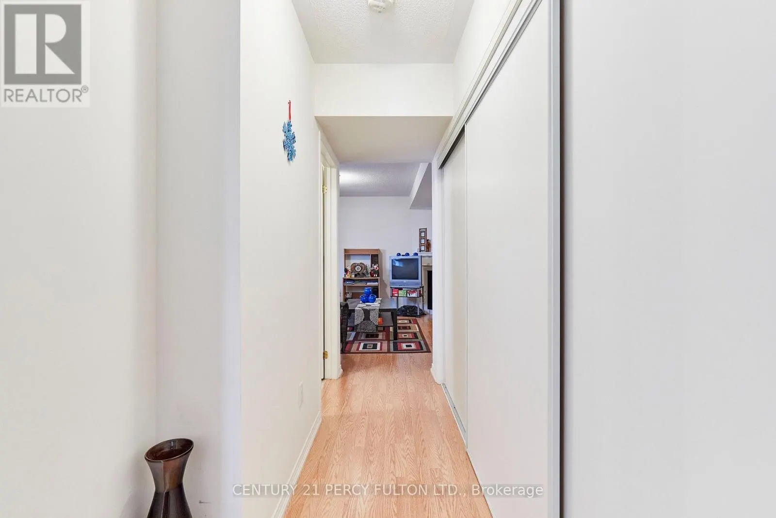 8 KNOWLES STREET