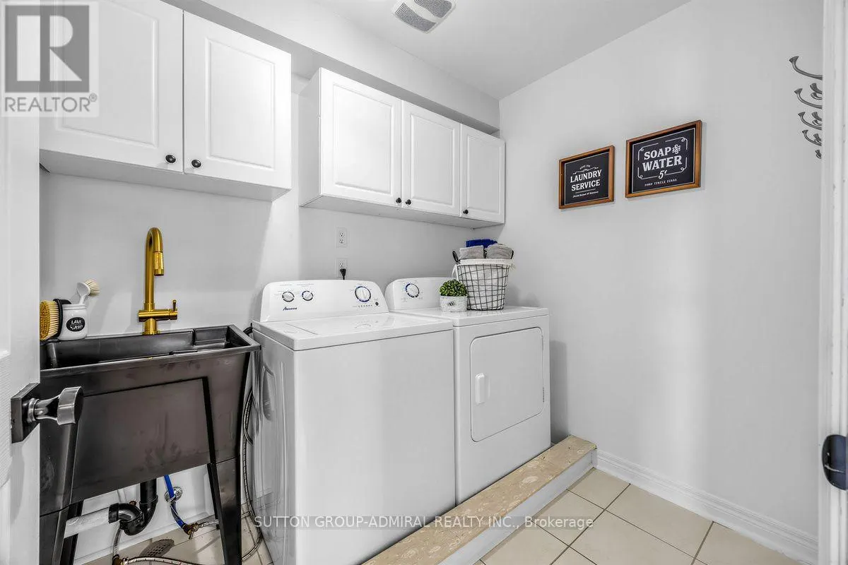 12 SHERRINGTON DRIVE W