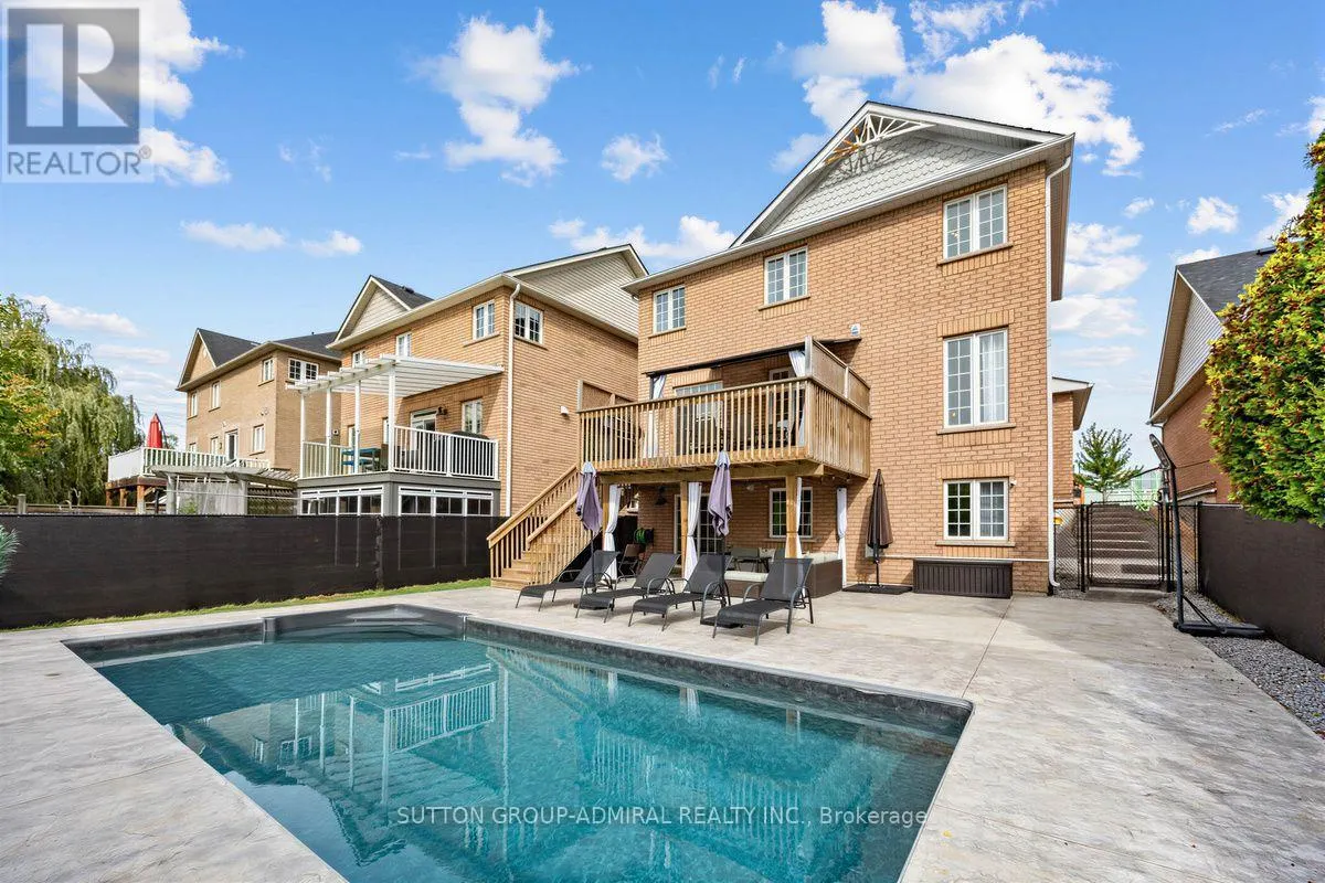 12 SHERRINGTON DRIVE W