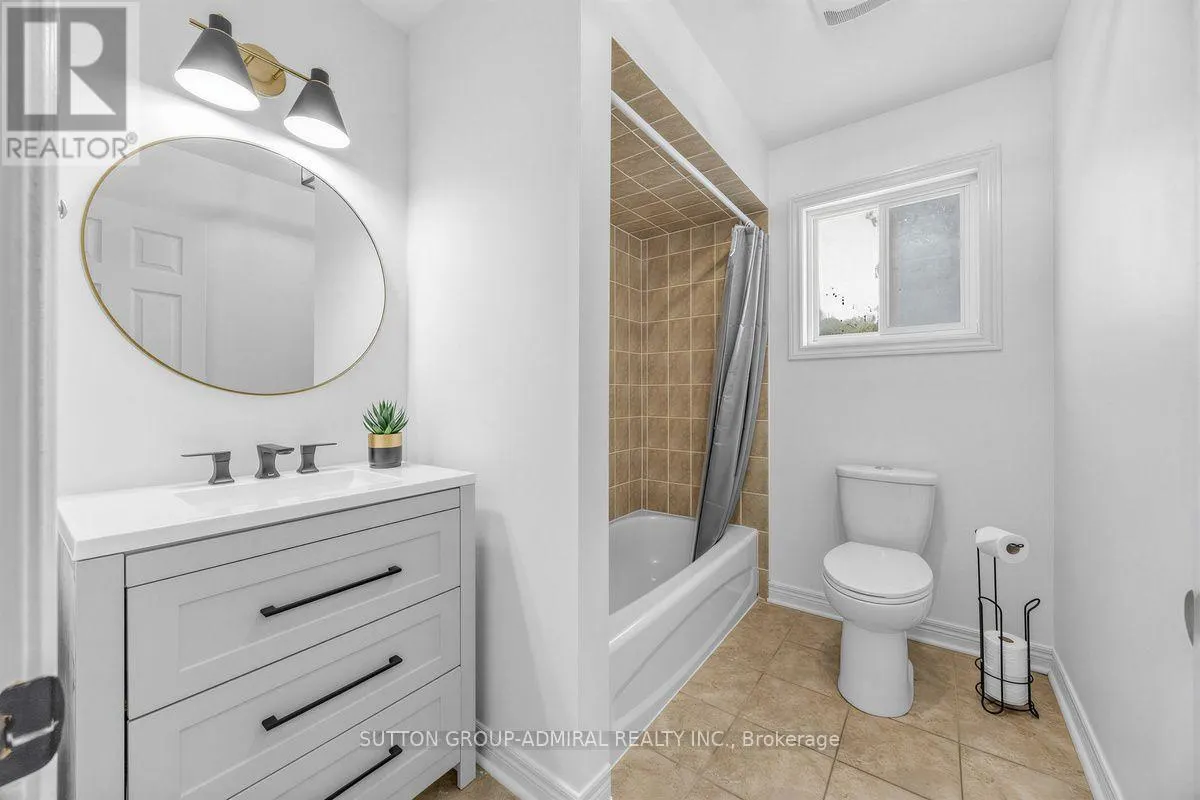 12 SHERRINGTON DRIVE W