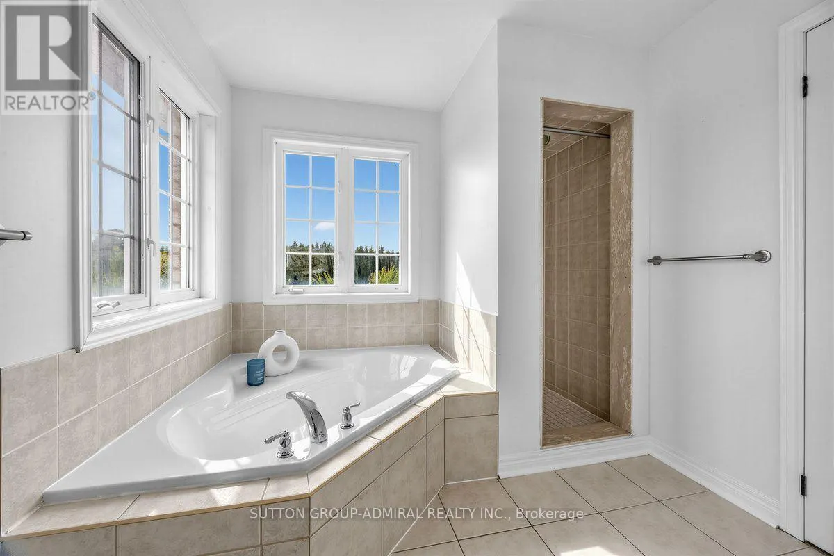 12 SHERRINGTON DRIVE W