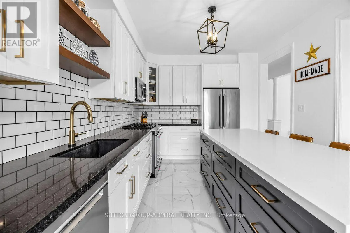12 SHERRINGTON DRIVE W
