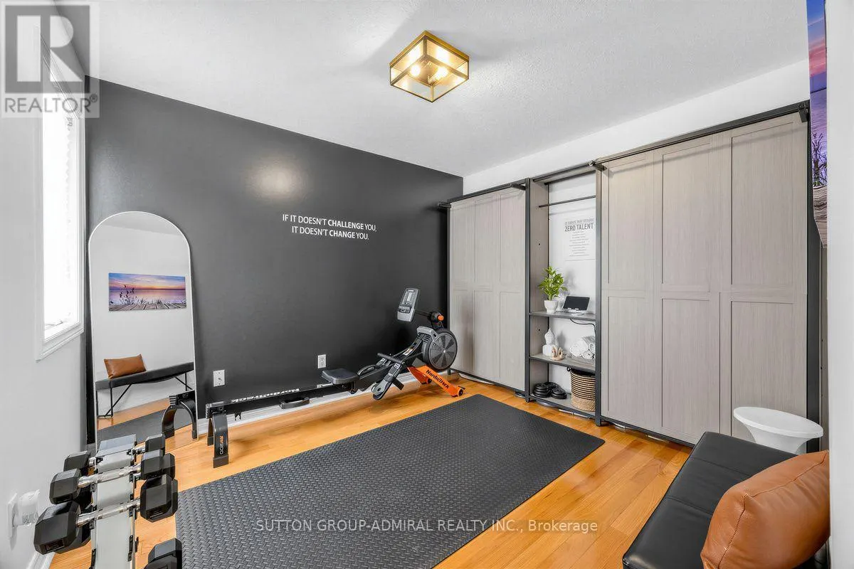 12 SHERRINGTON DRIVE W