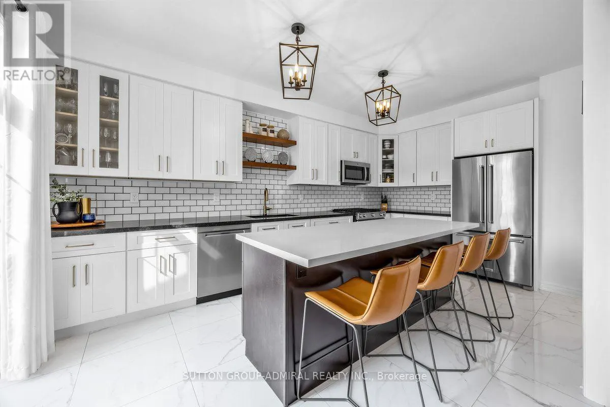 12 SHERRINGTON DRIVE W