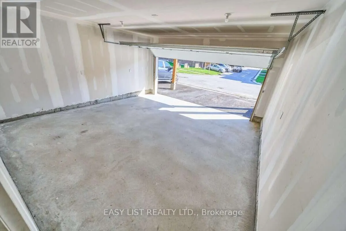 19 ADDYMAN CRESCENT