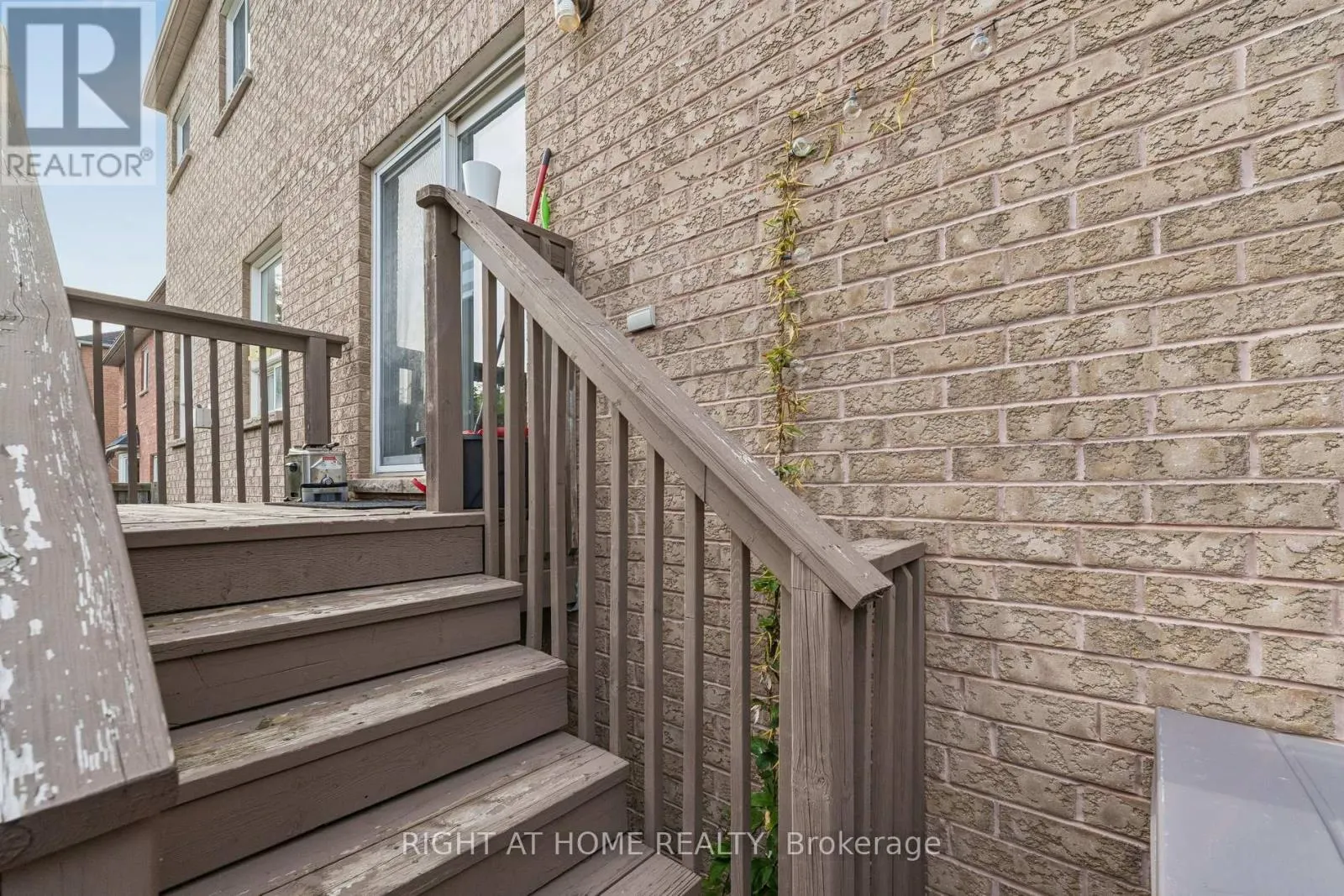 13 WESTON CRESCENT