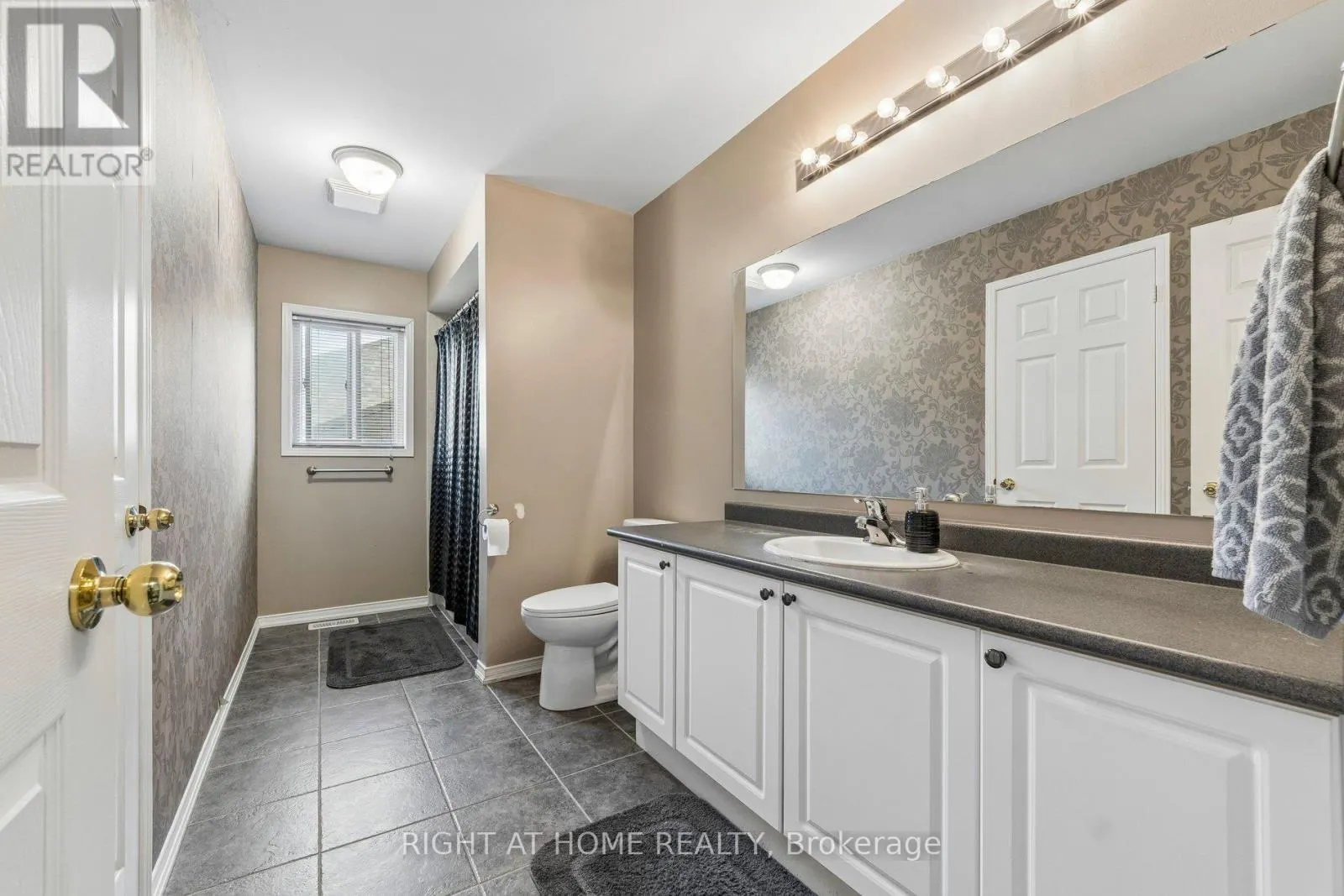 13 WESTON CRESCENT