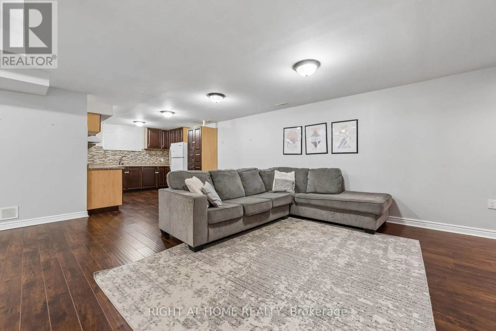 13 WESTON CRESCENT