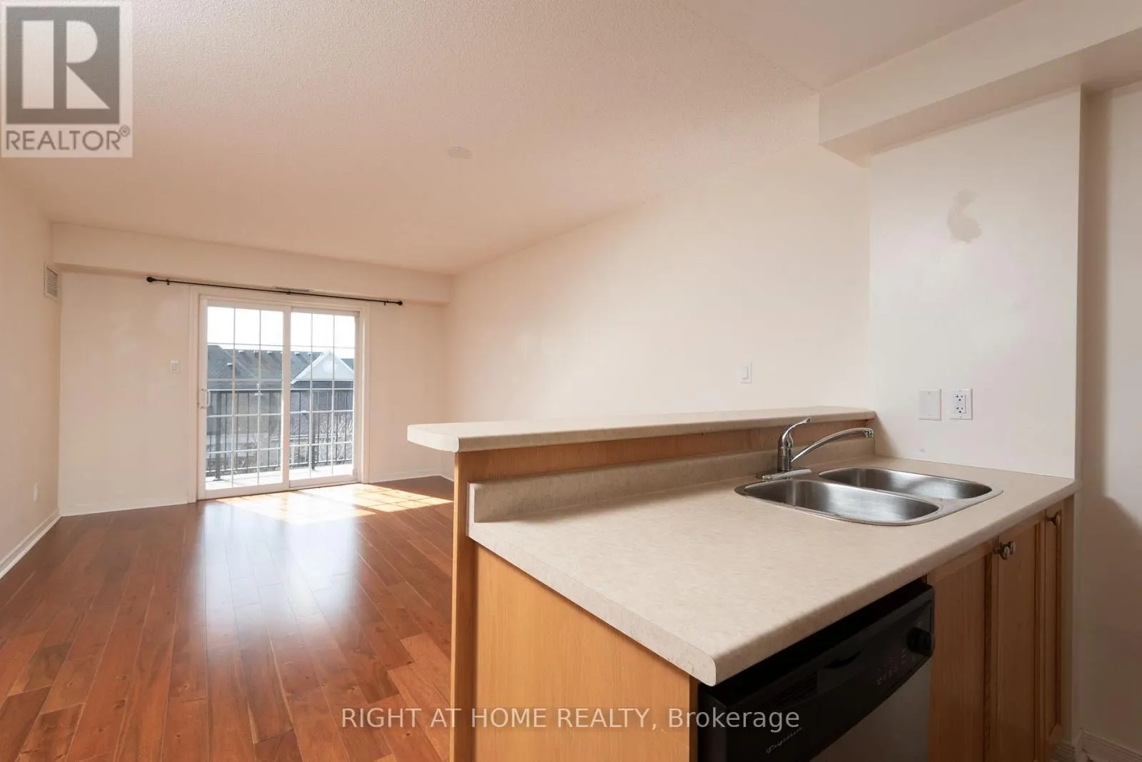 308 - 75 SHIPWAY AVENUE