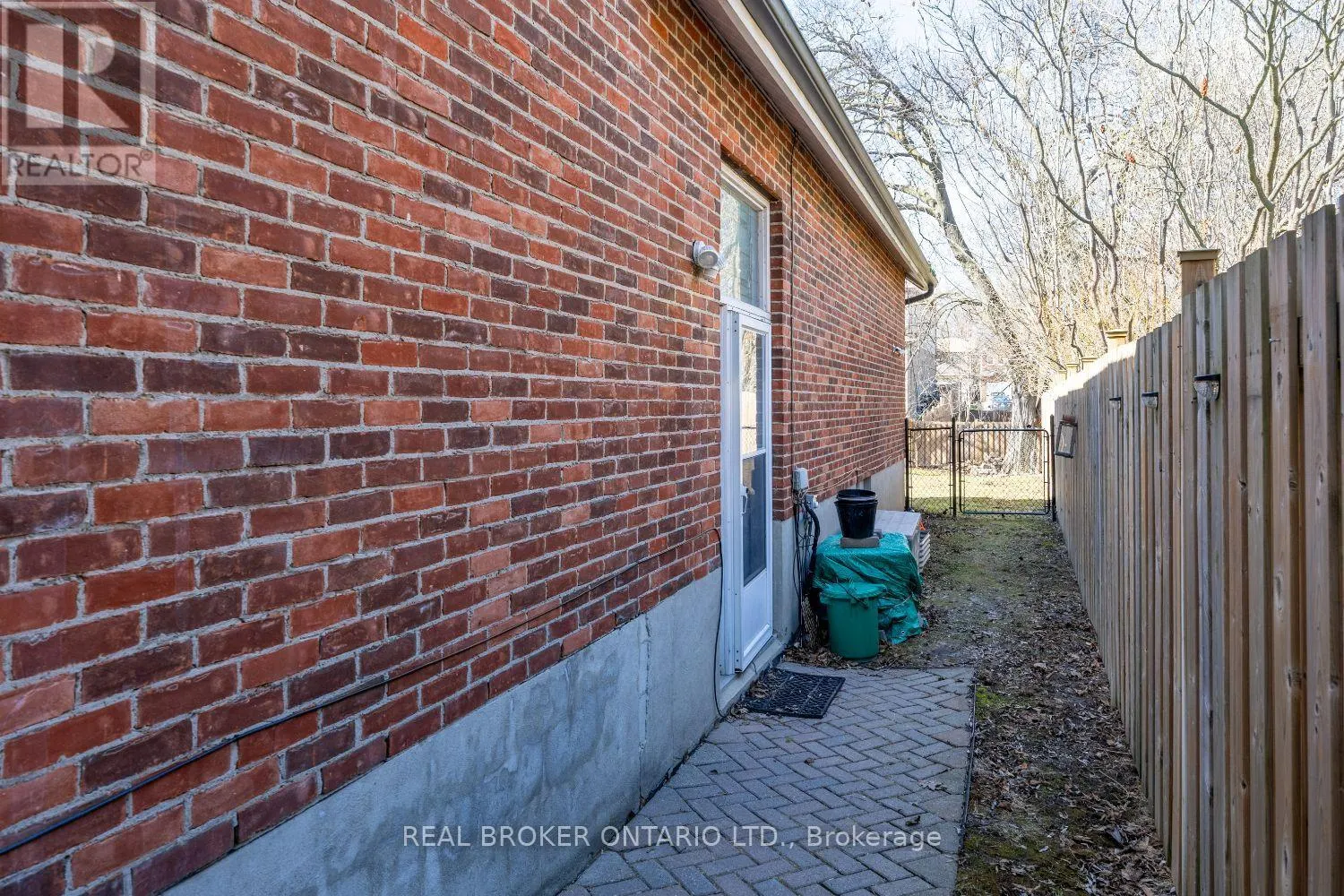 18 CONCESSION STREET W
