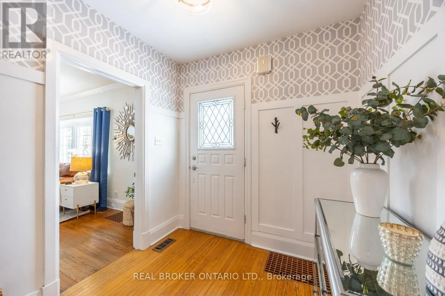 18 CONCESSION STREET W