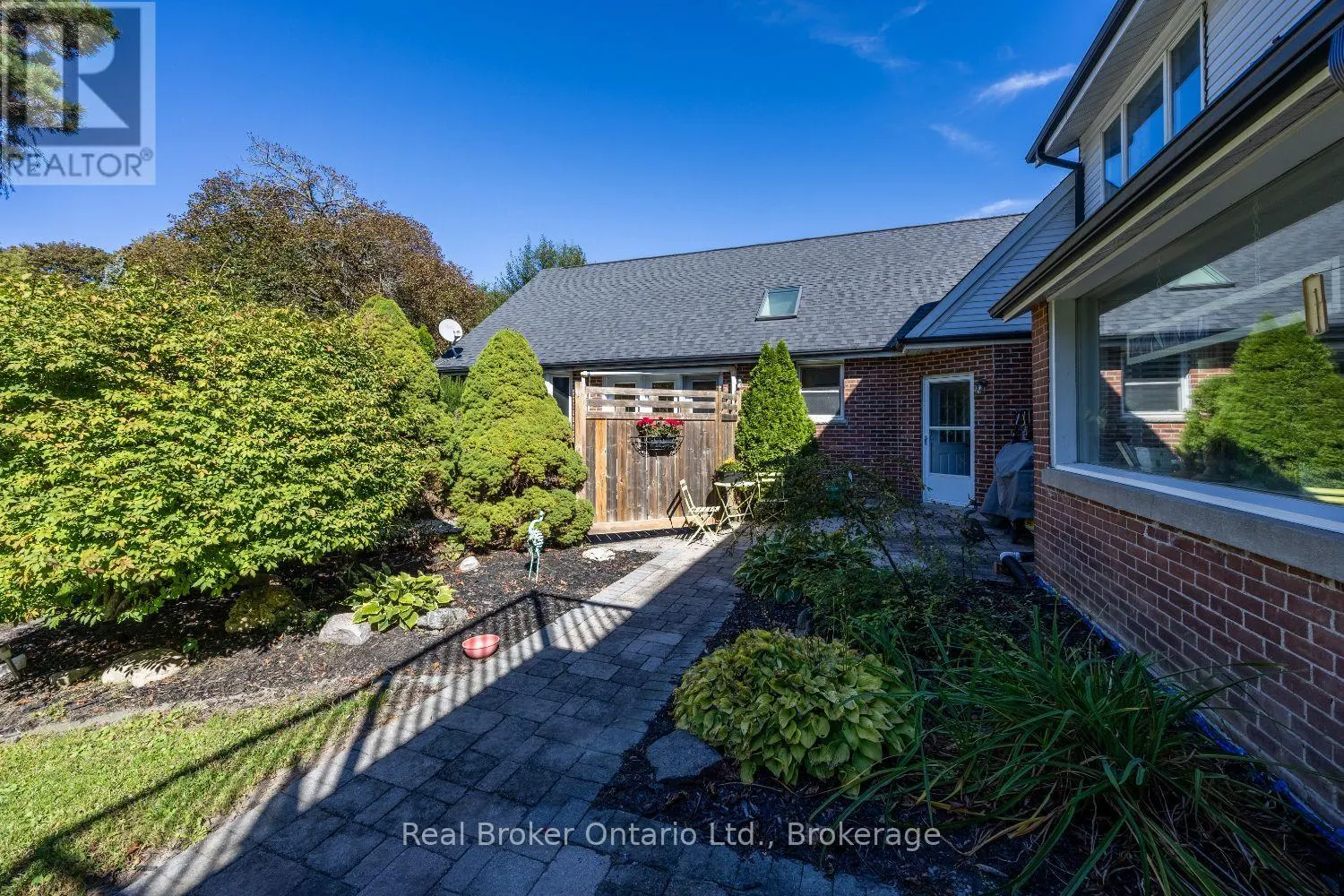 18 CONCESSION STREET W