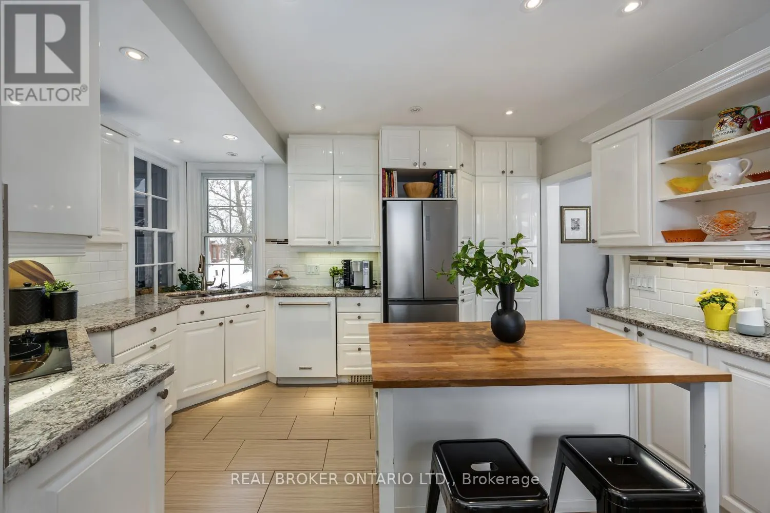 18 CONCESSION STREET W