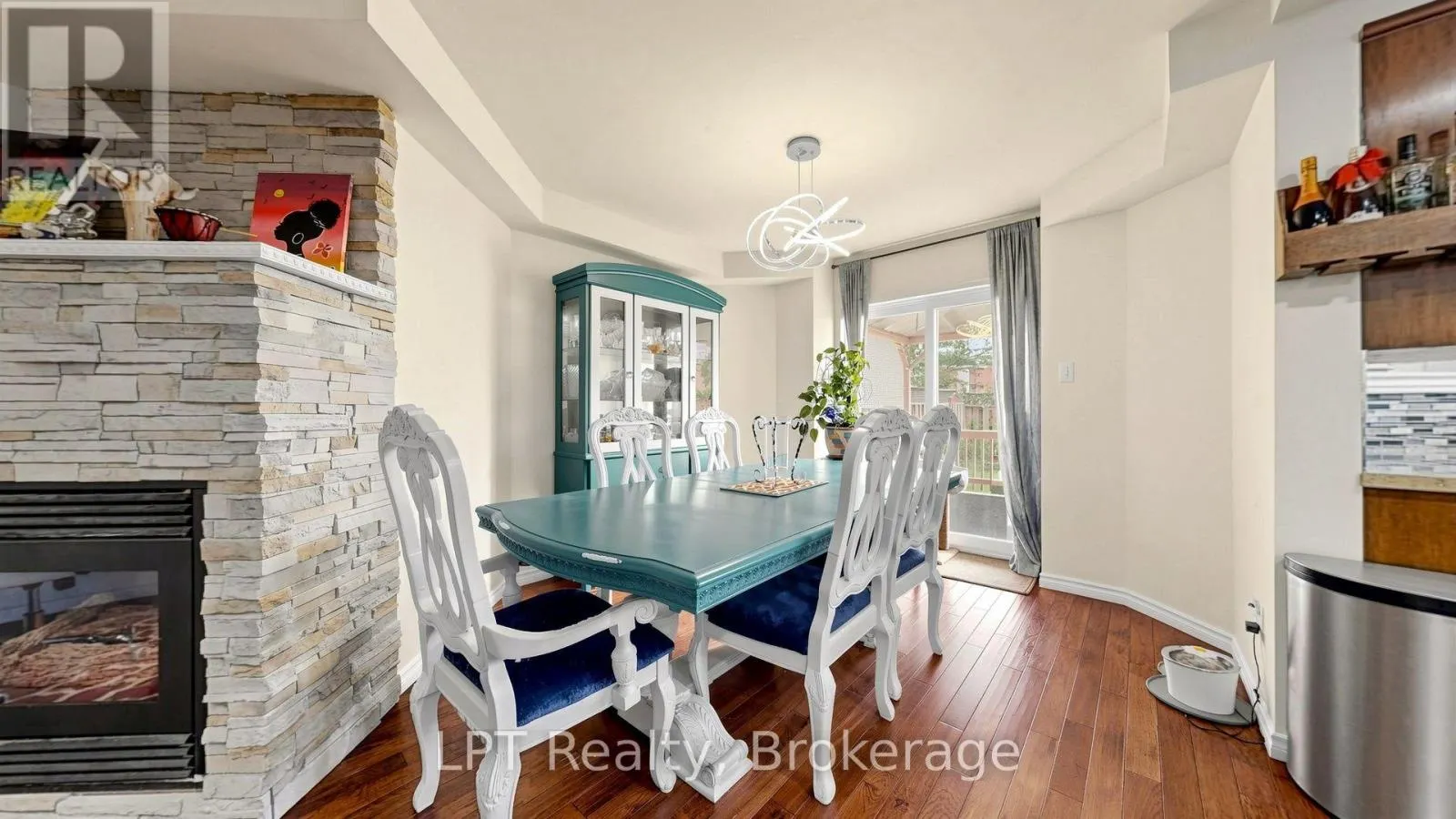 18 TAWN CRESCENT S