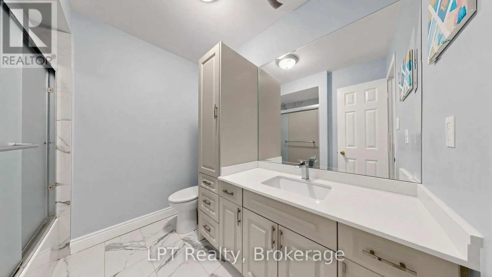 18 TAWN CRESCENT S