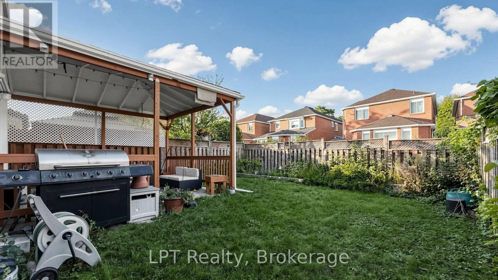 18 TAWN CRESCENT S