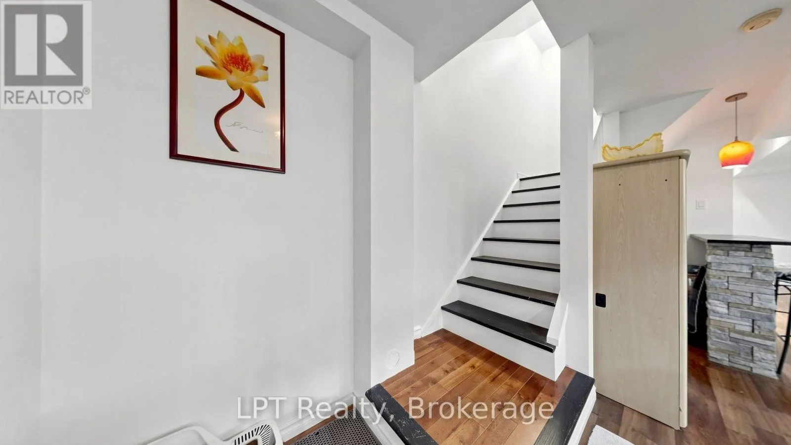 18 TAWN CRESCENT S