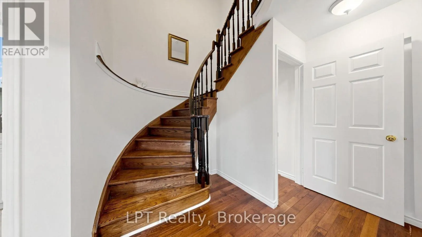 18 TAWN CRESCENT S