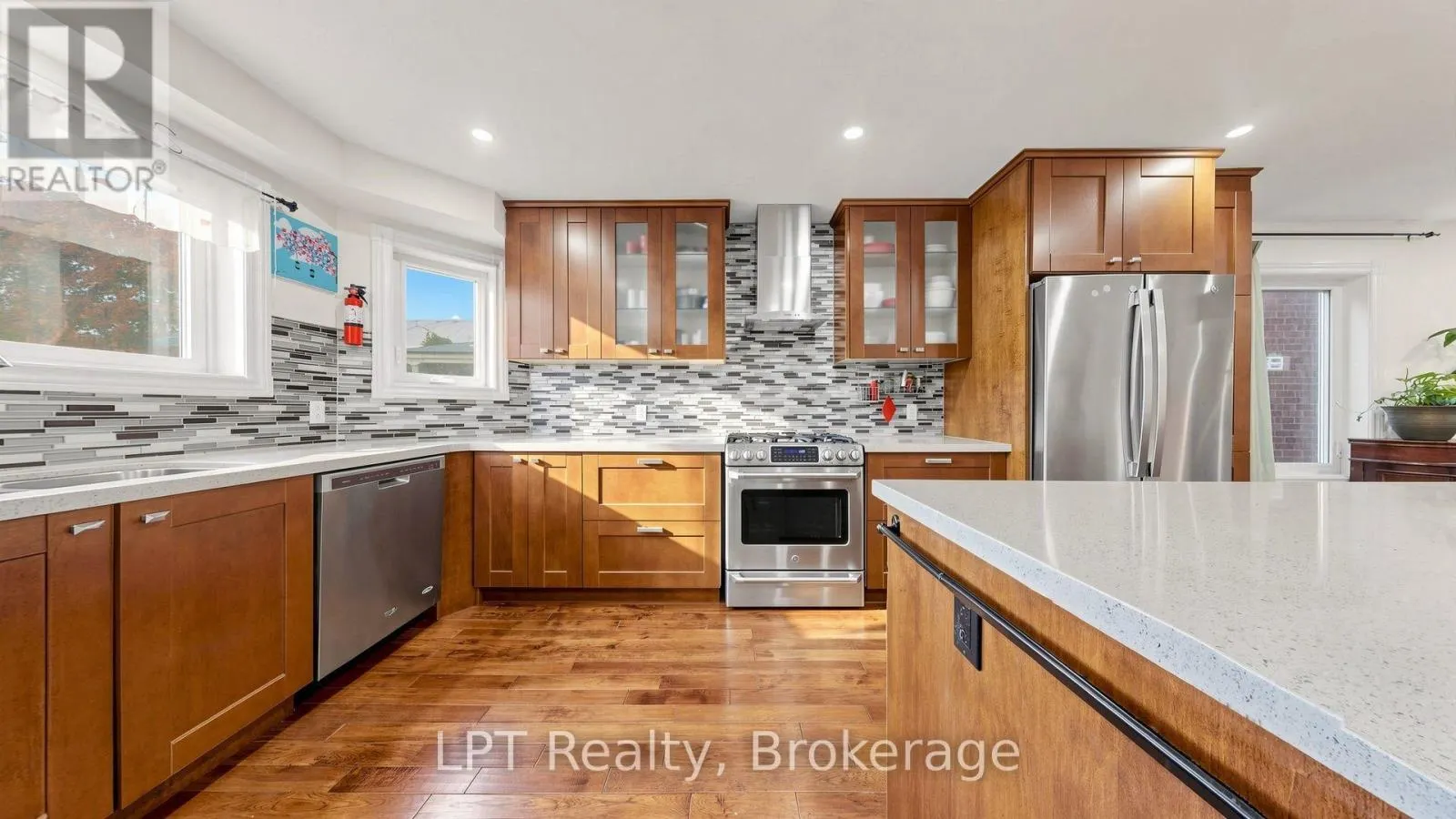 18 TAWN CRESCENT S