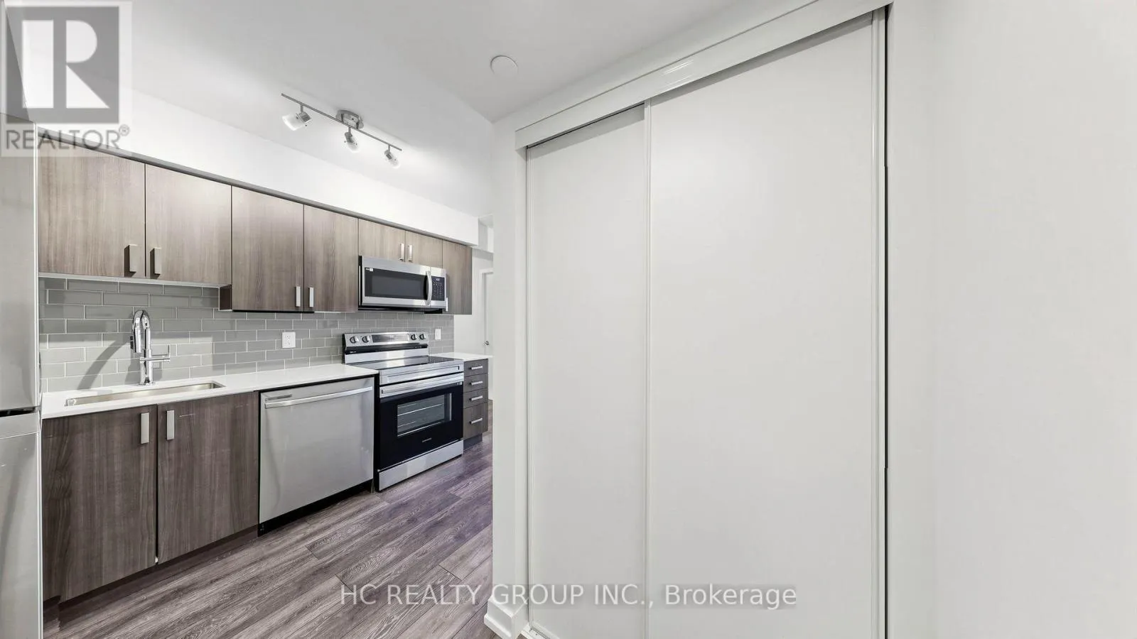 1806 - 1455 CELEBRATION DRIVE