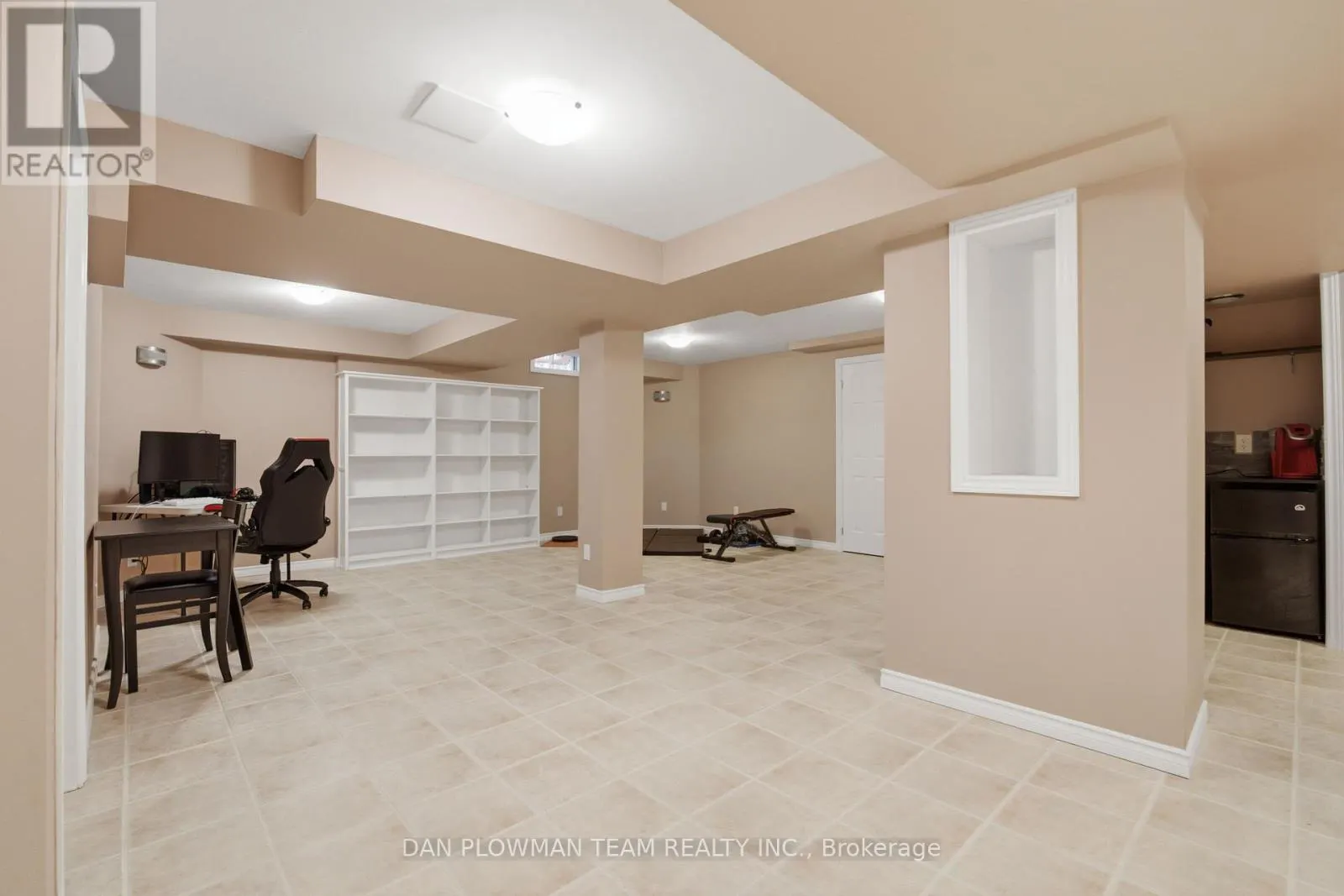 6 SADDLEBROOK COURT