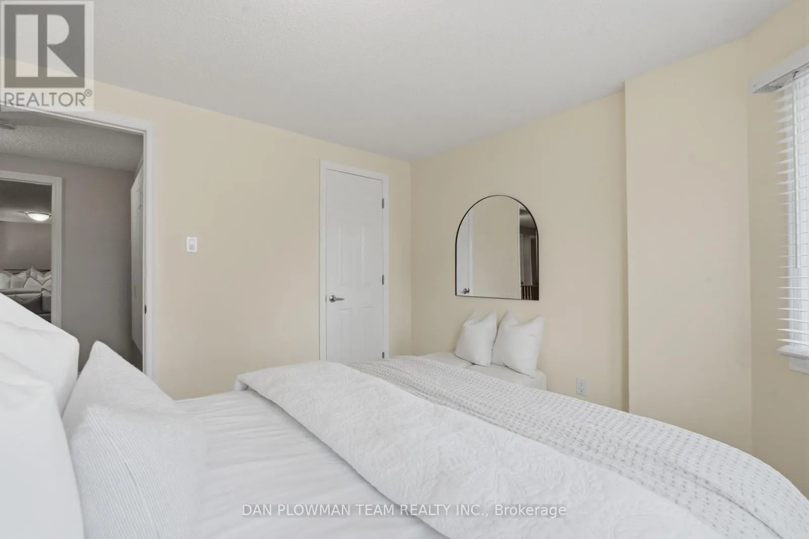6 SADDLEBROOK COURT