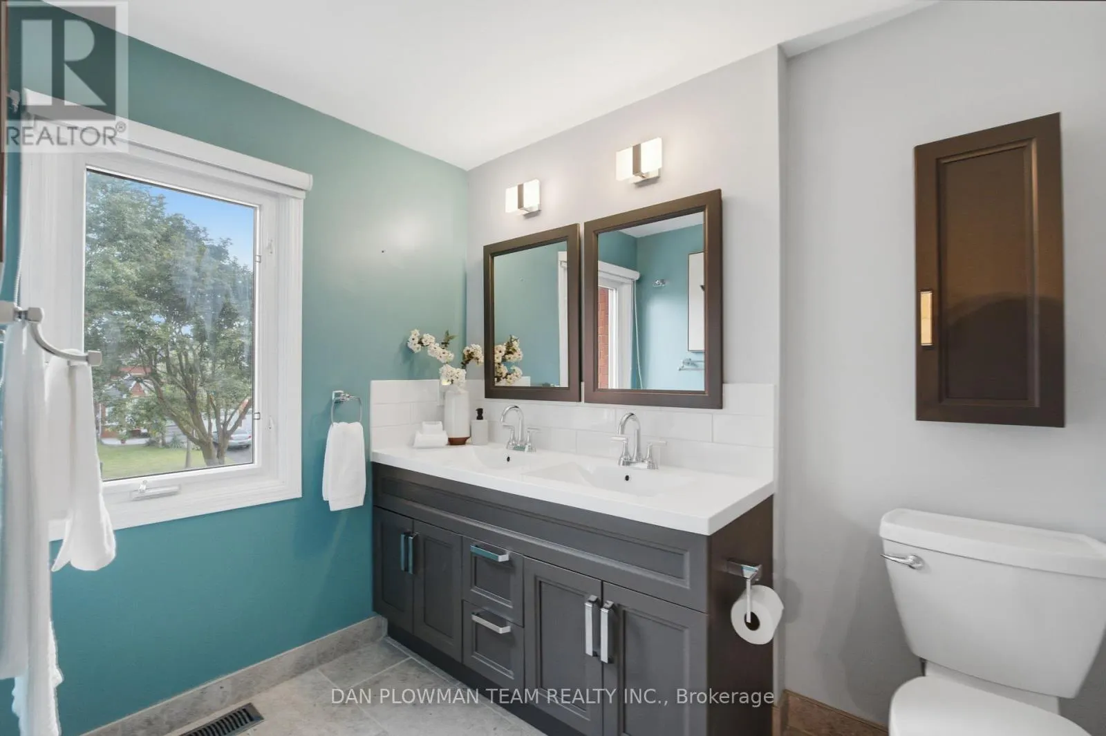 6 SADDLEBROOK COURT
