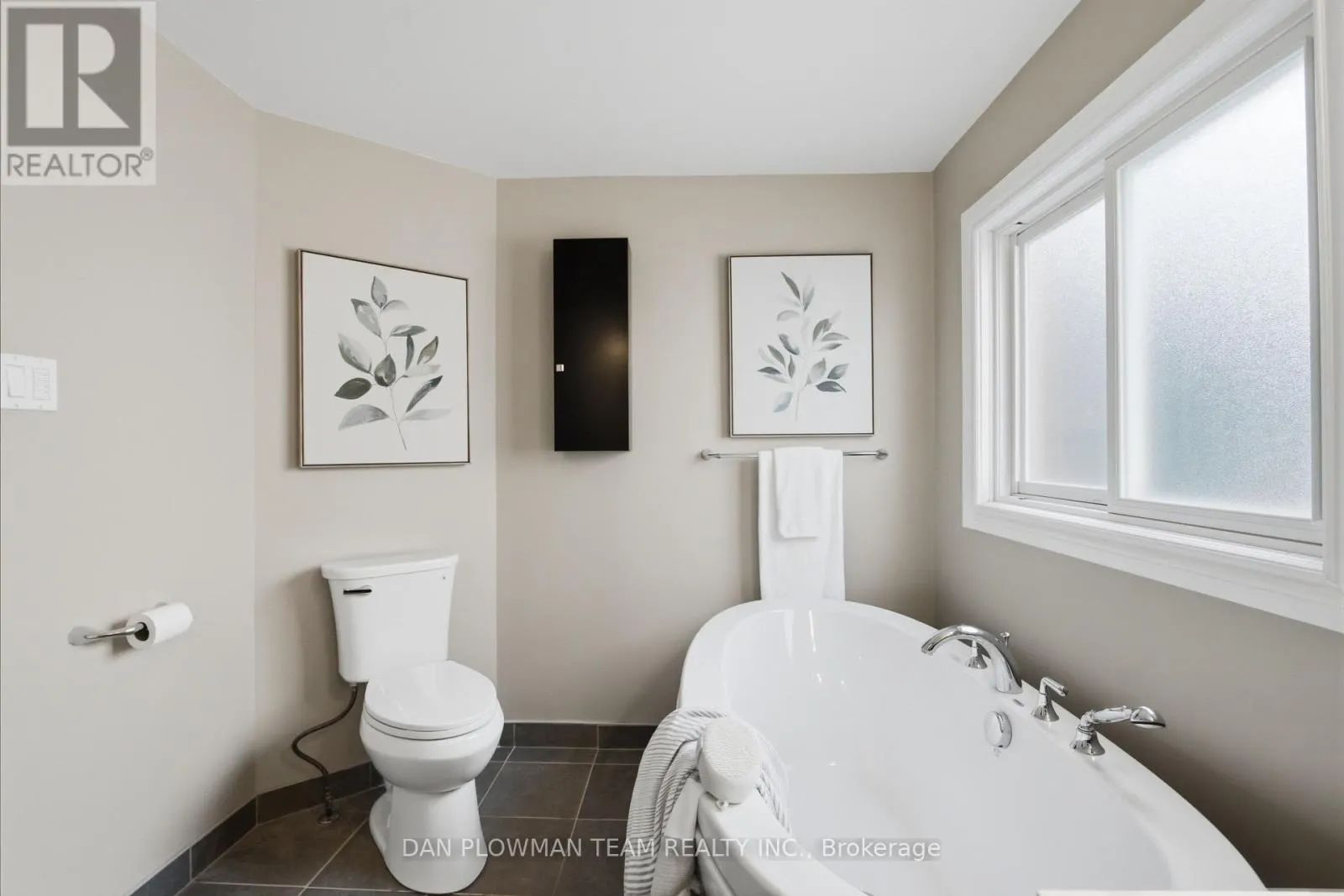 6 SADDLEBROOK COURT