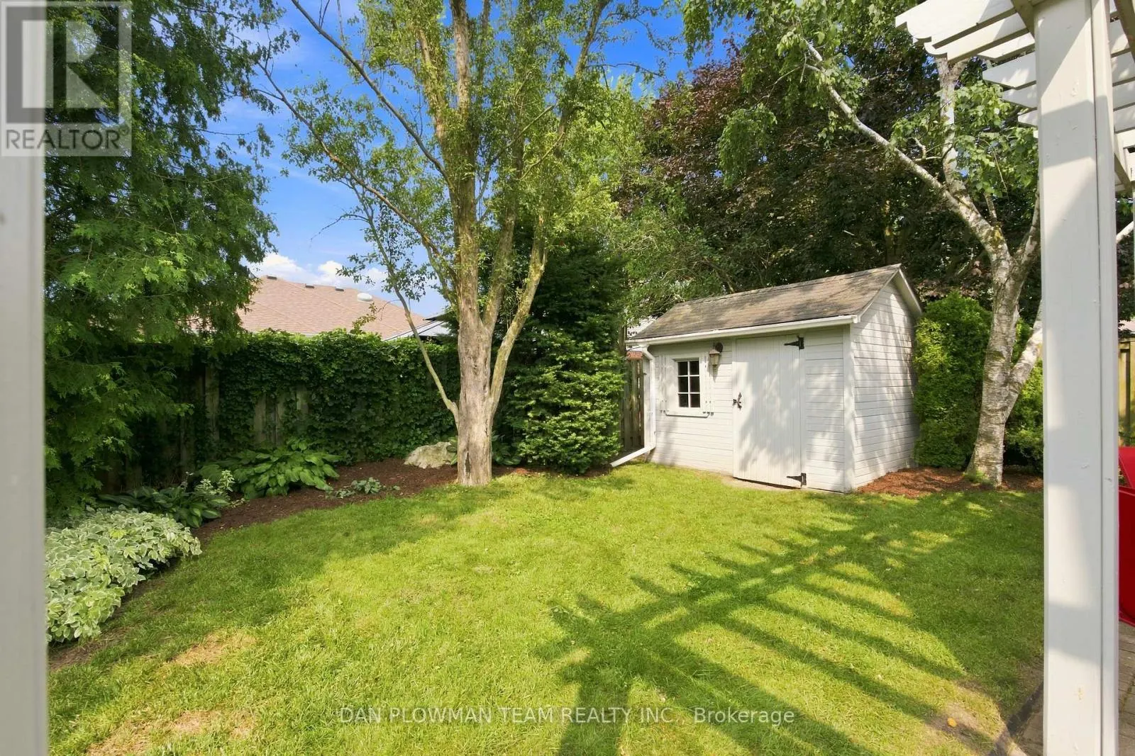 6 SADDLEBROOK COURT