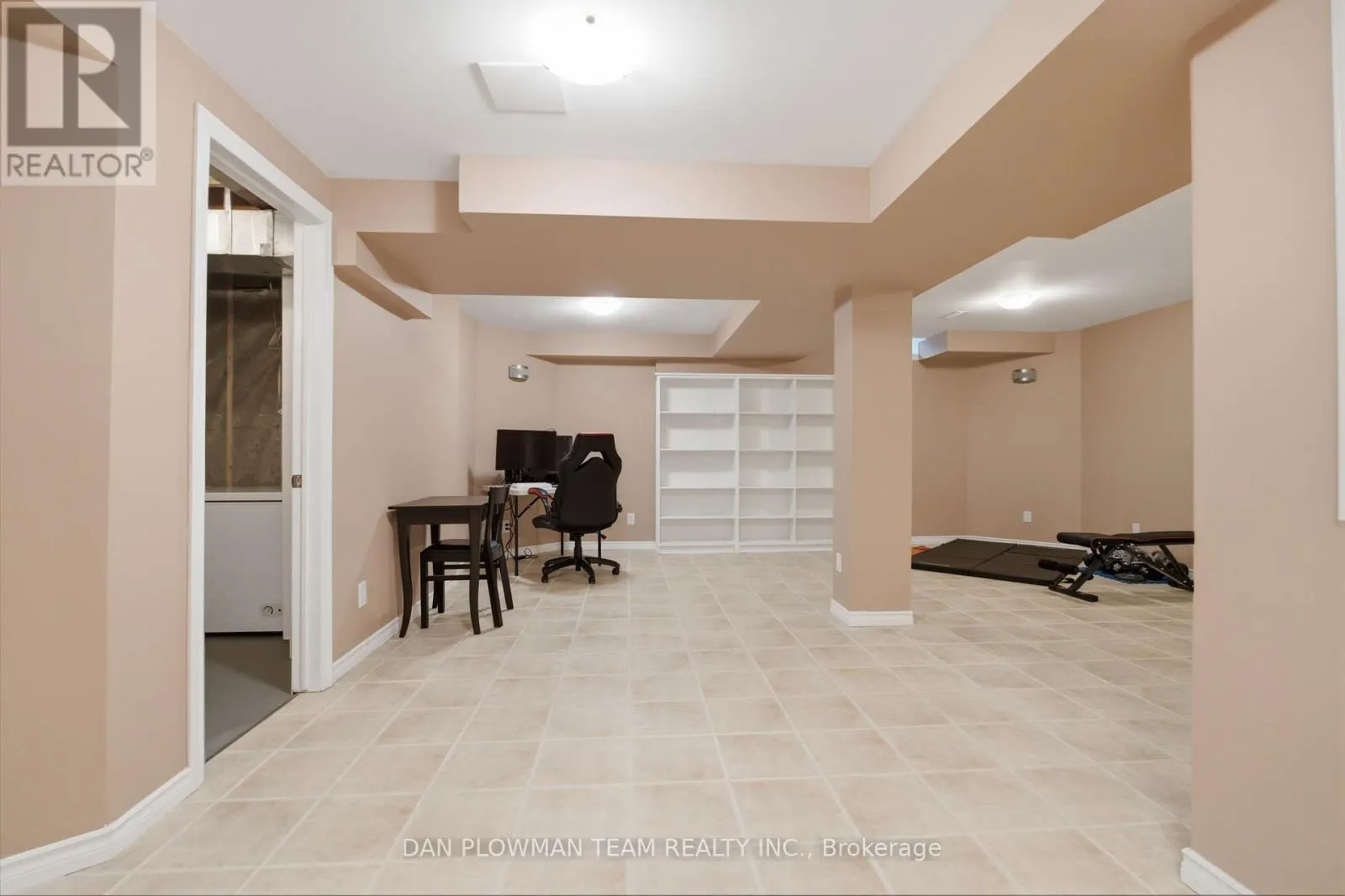 6 SADDLEBROOK COURT