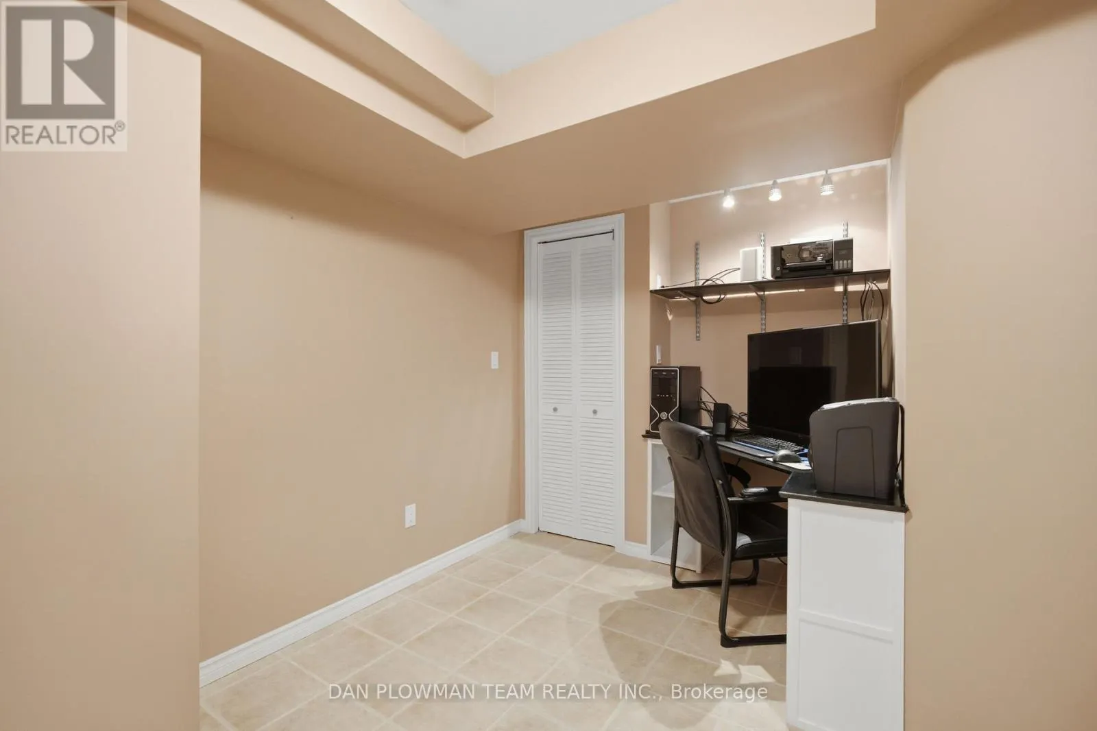 6 SADDLEBROOK COURT
