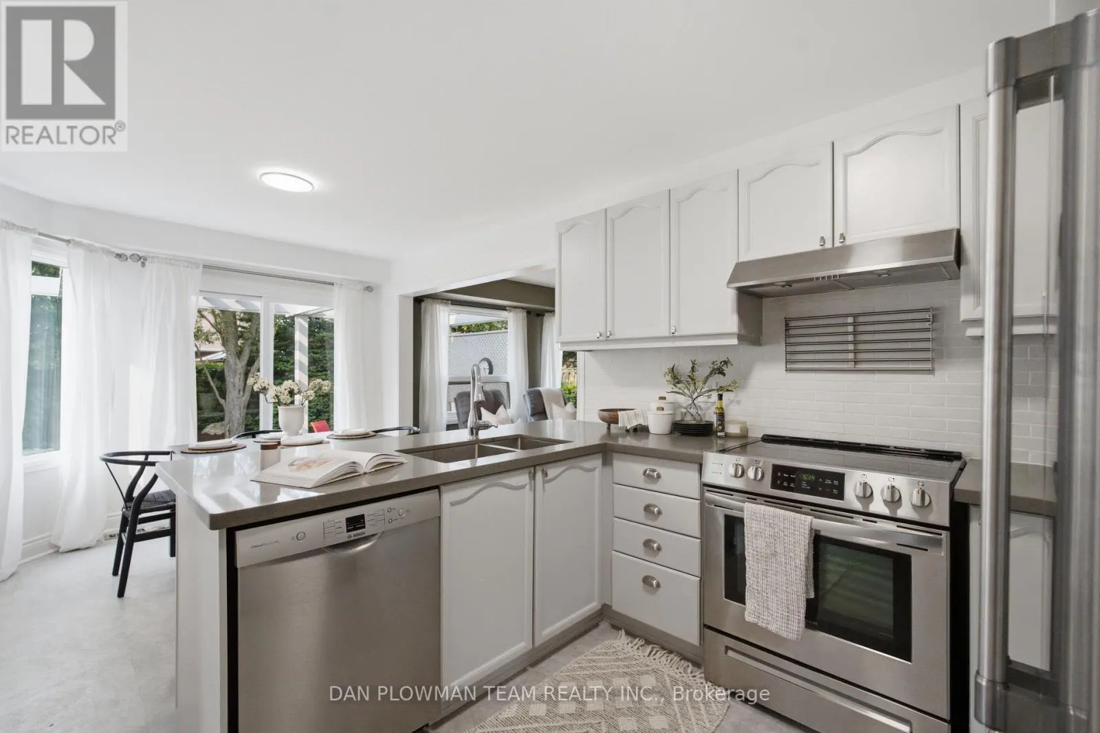 6 SADDLEBROOK COURT