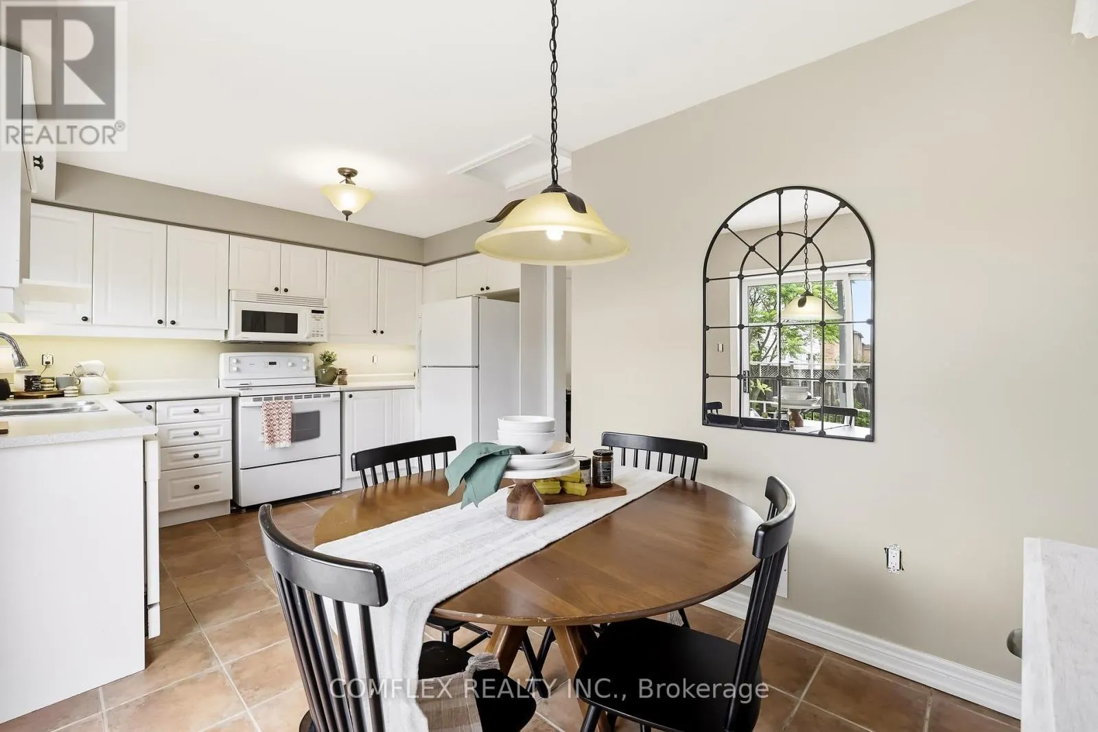 2 ARMITAGE CRESCENT