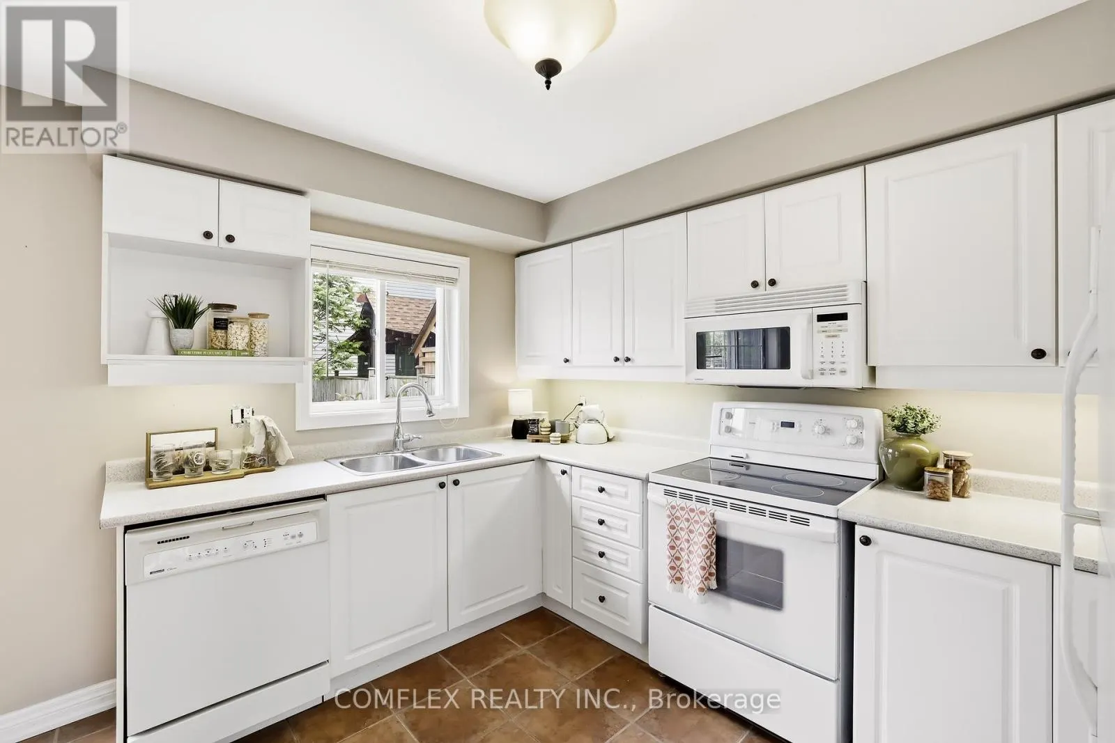 2 ARMITAGE CRESCENT