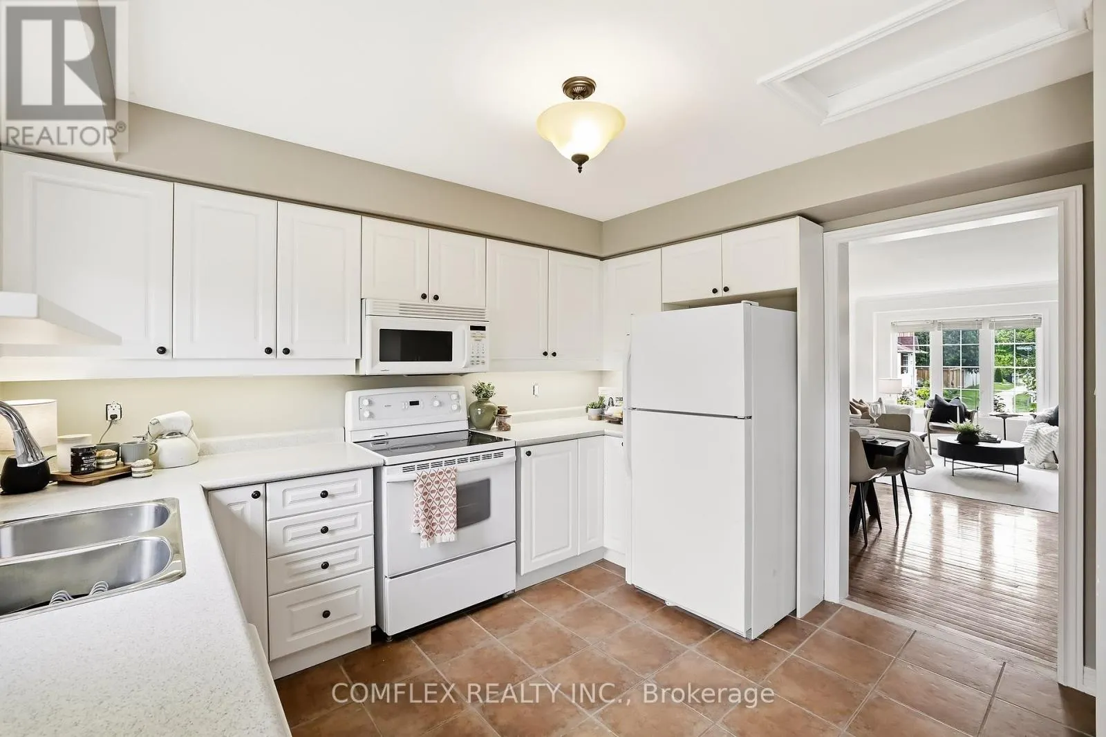 2 ARMITAGE CRESCENT