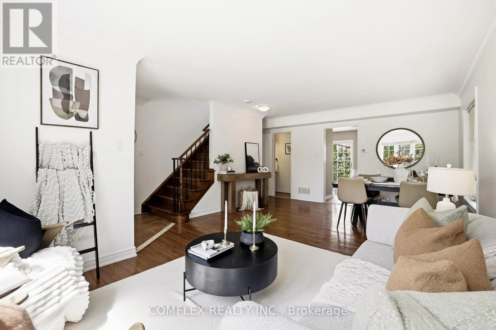 2 ARMITAGE CRESCENT