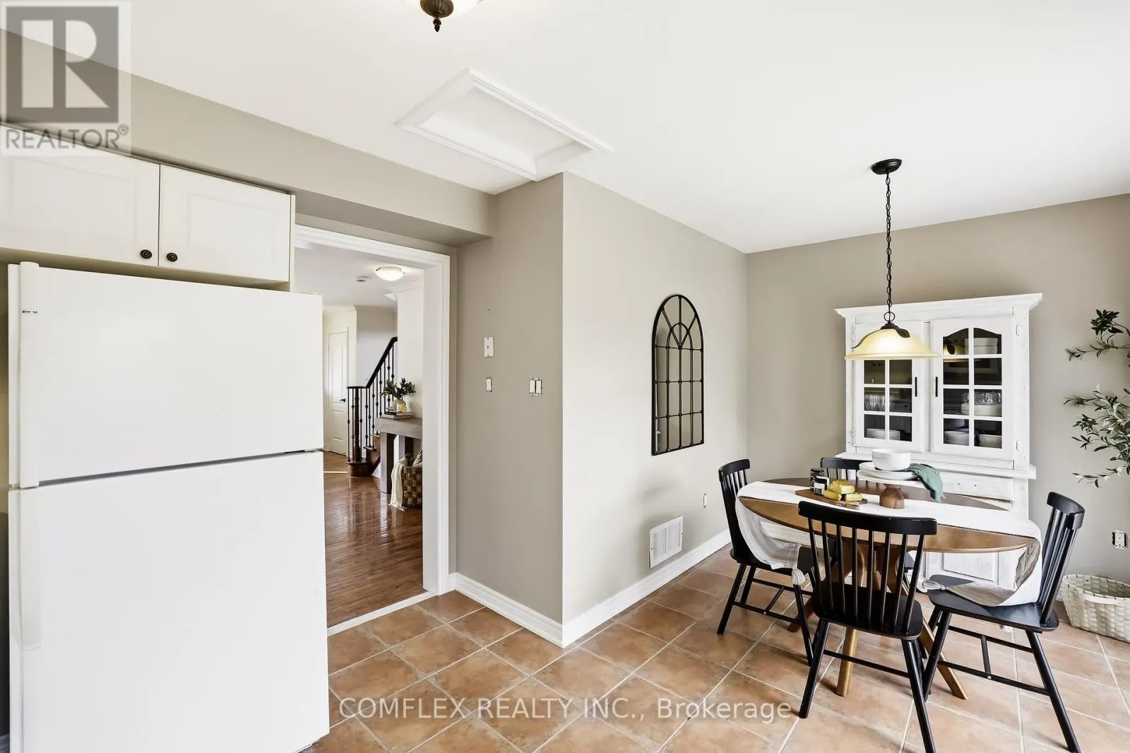2 ARMITAGE CRESCENT