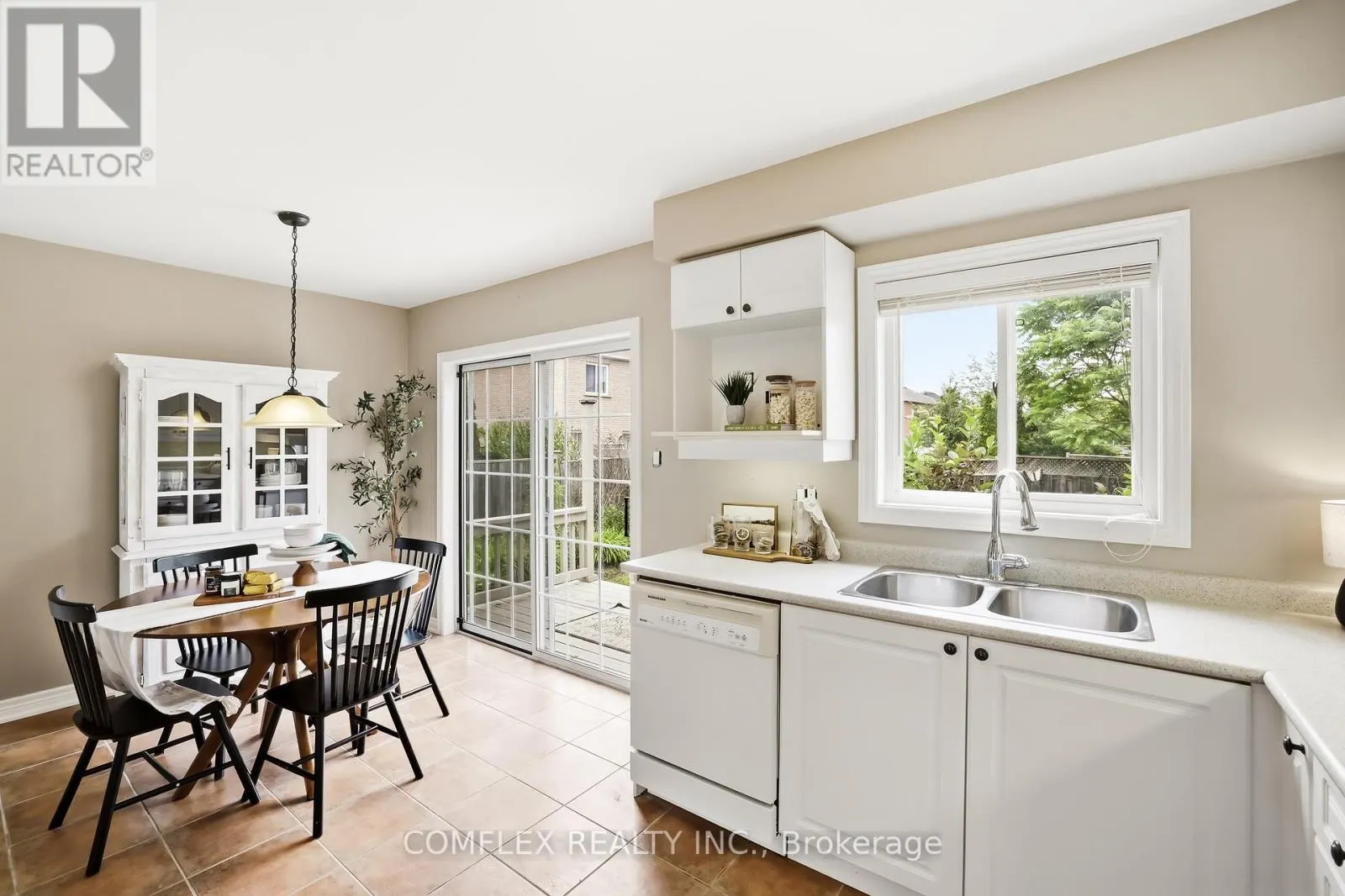 2 ARMITAGE CRESCENT