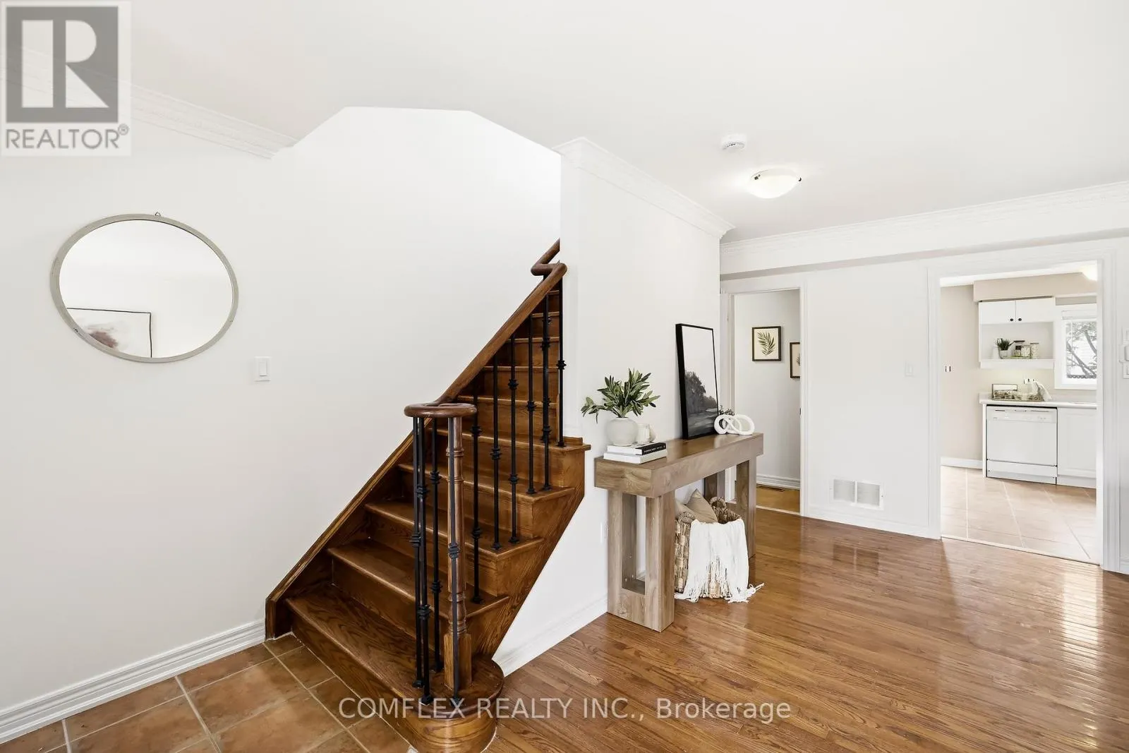 2 ARMITAGE CRESCENT