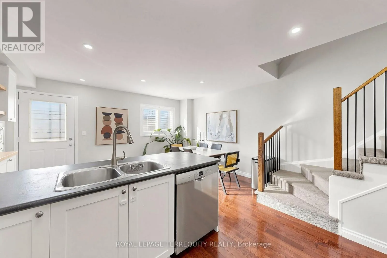 50 - 735 SHEPPARD AVENUE