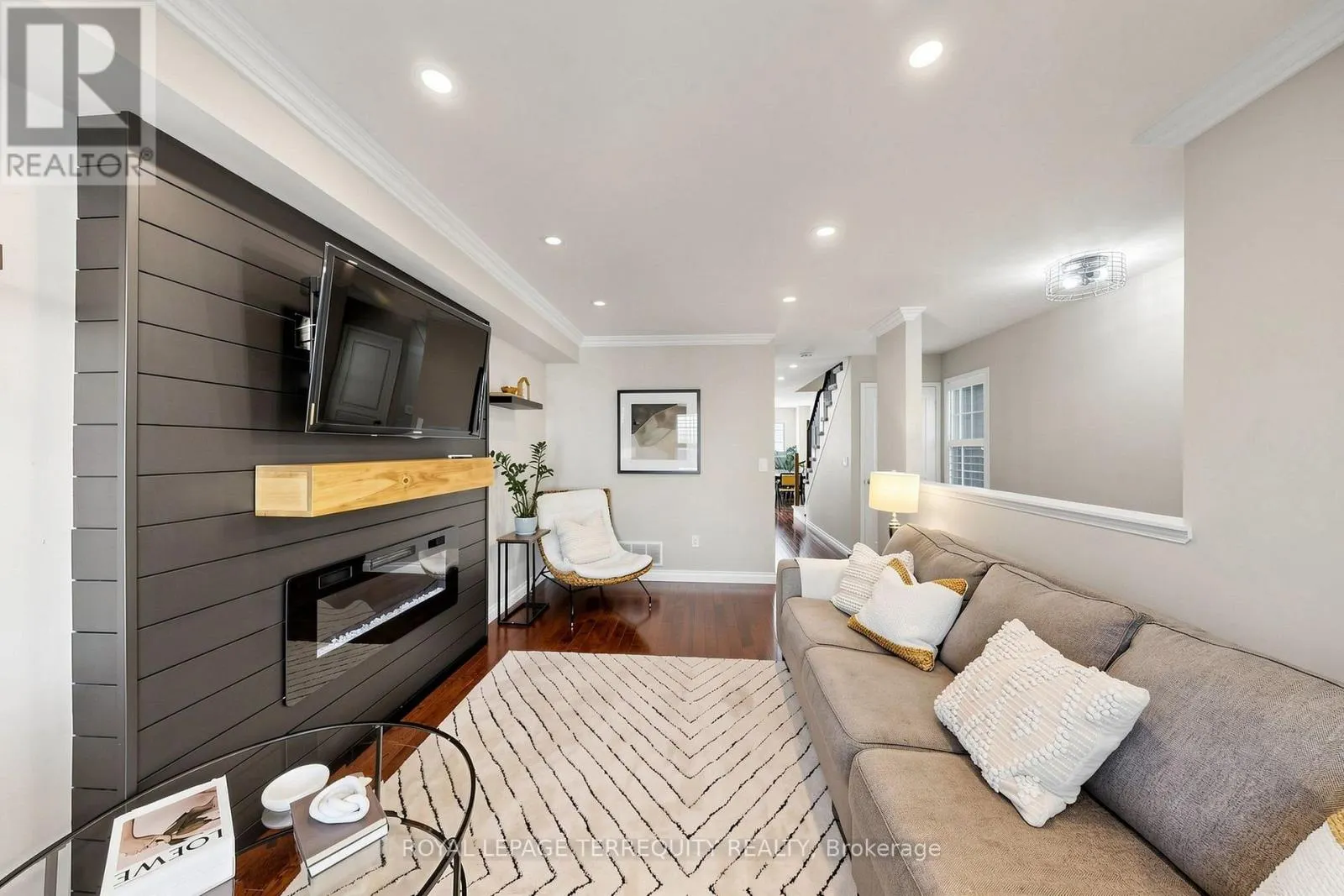 50 - 735 SHEPPARD AVENUE