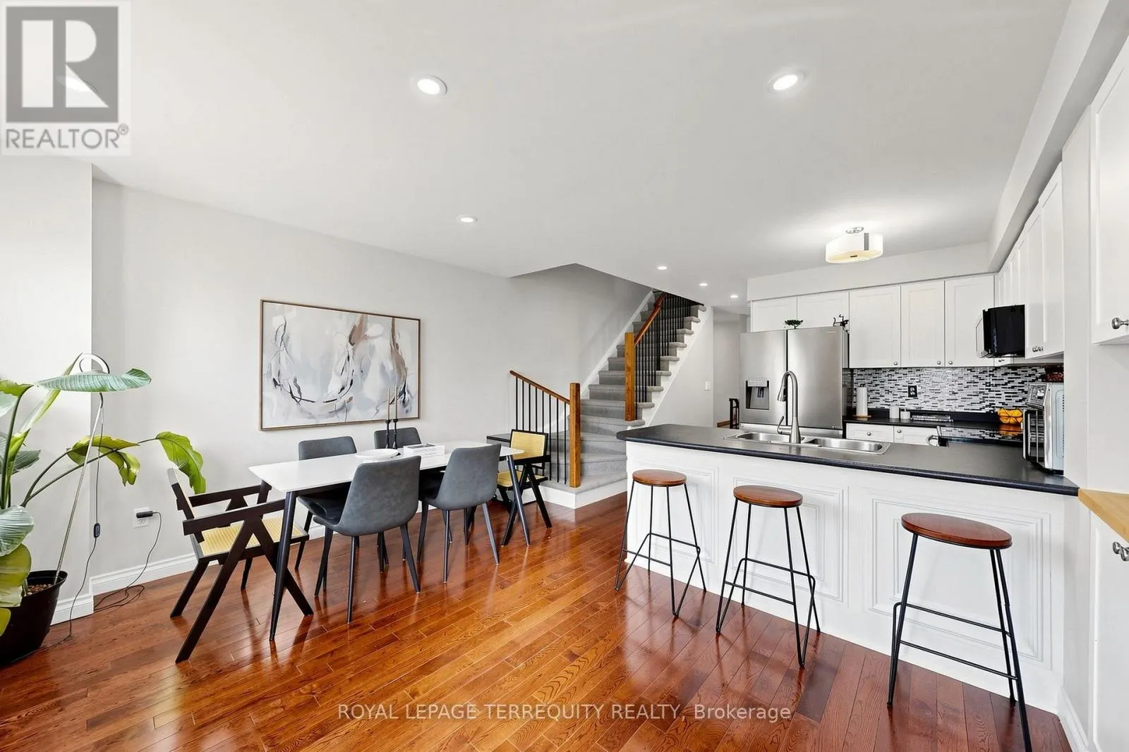 50 - 735 SHEPPARD AVENUE