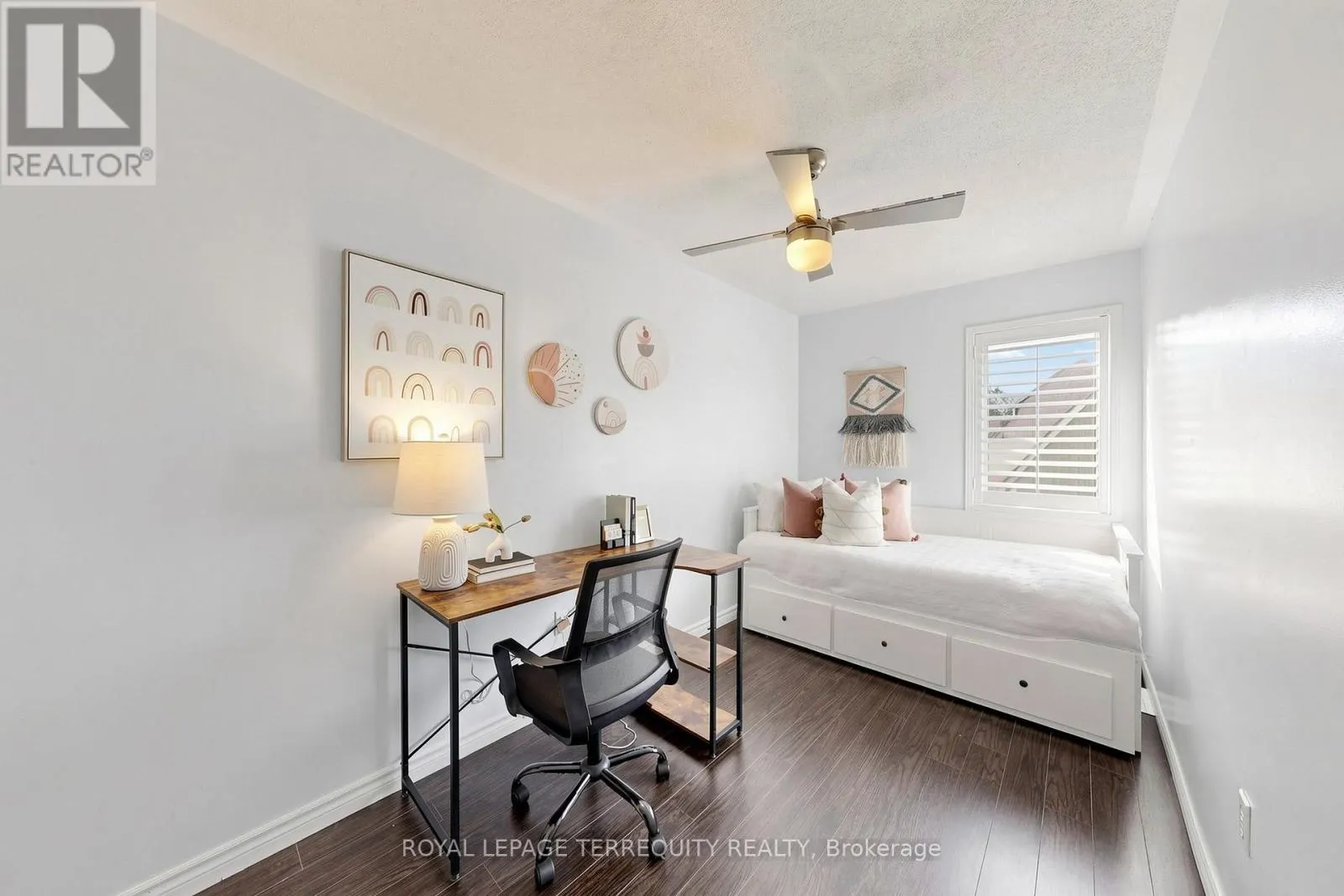 50 - 735 SHEPPARD AVENUE