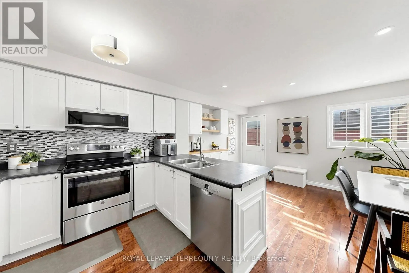 50 - 735 SHEPPARD AVENUE