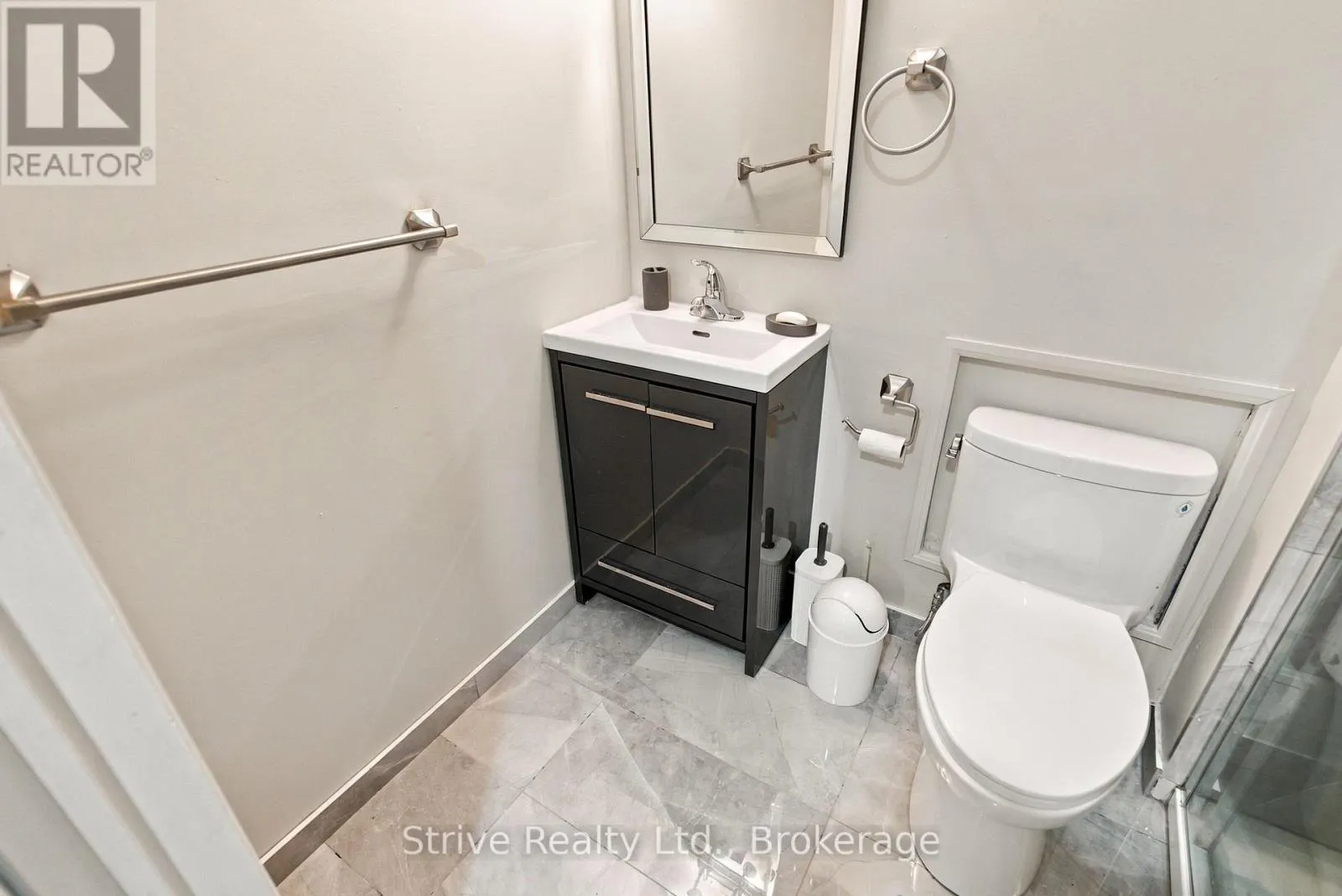 174 - 10 BASSETT BOULEVARD E #174