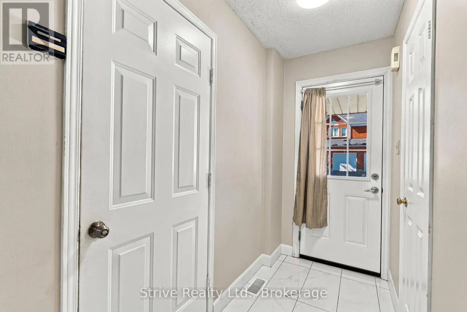 174 - 10 BASSETT BOULEVARD E #174