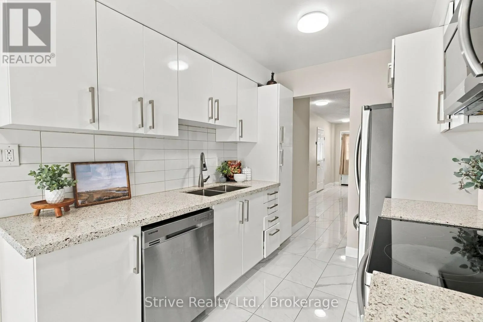 174 - 10 BASSETT BOULEVARD E #174