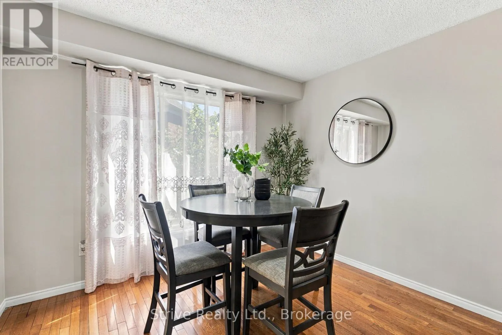 174 - 10 BASSETT BOULEVARD E #174