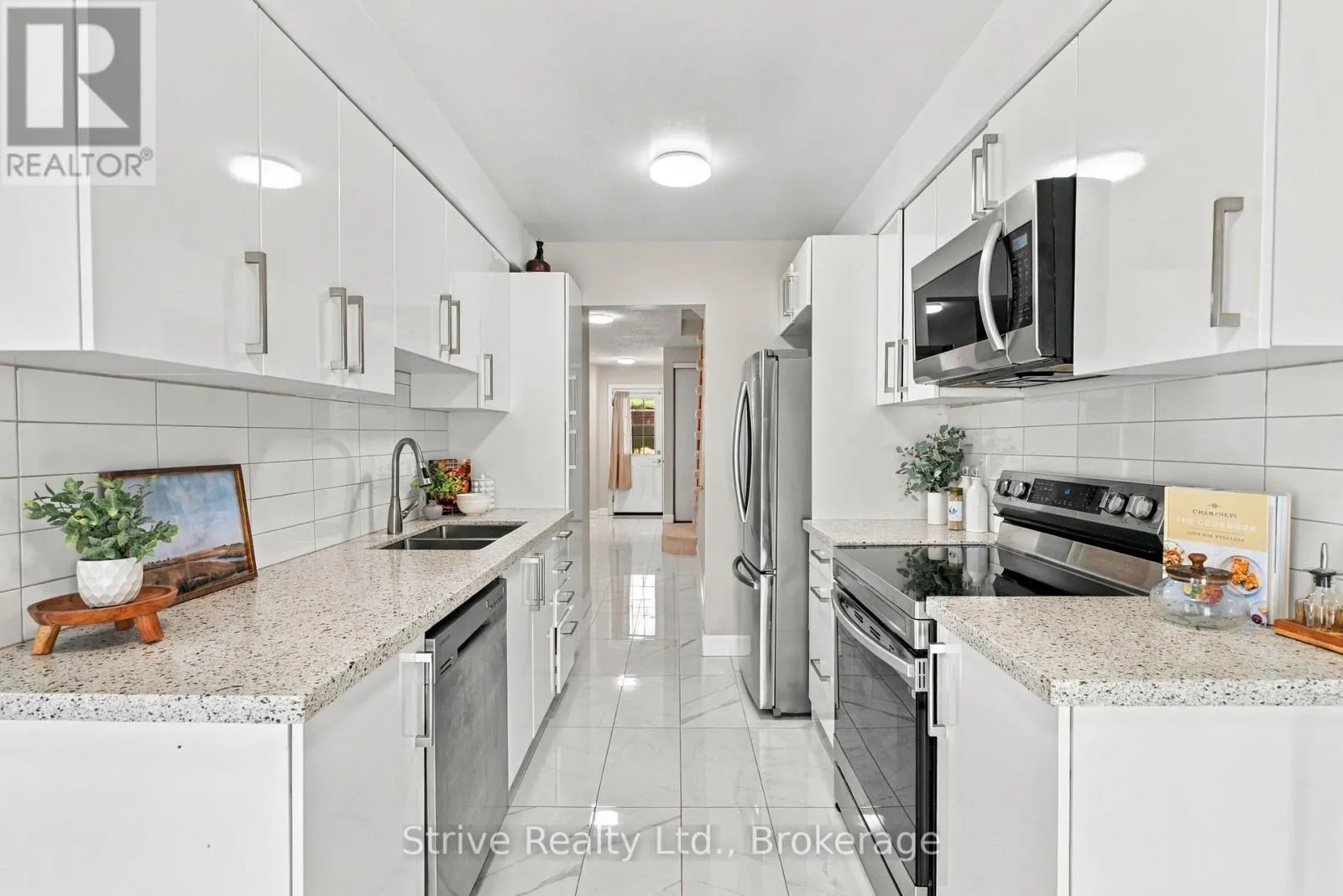 174 - 10 BASSETT BOULEVARD E #174