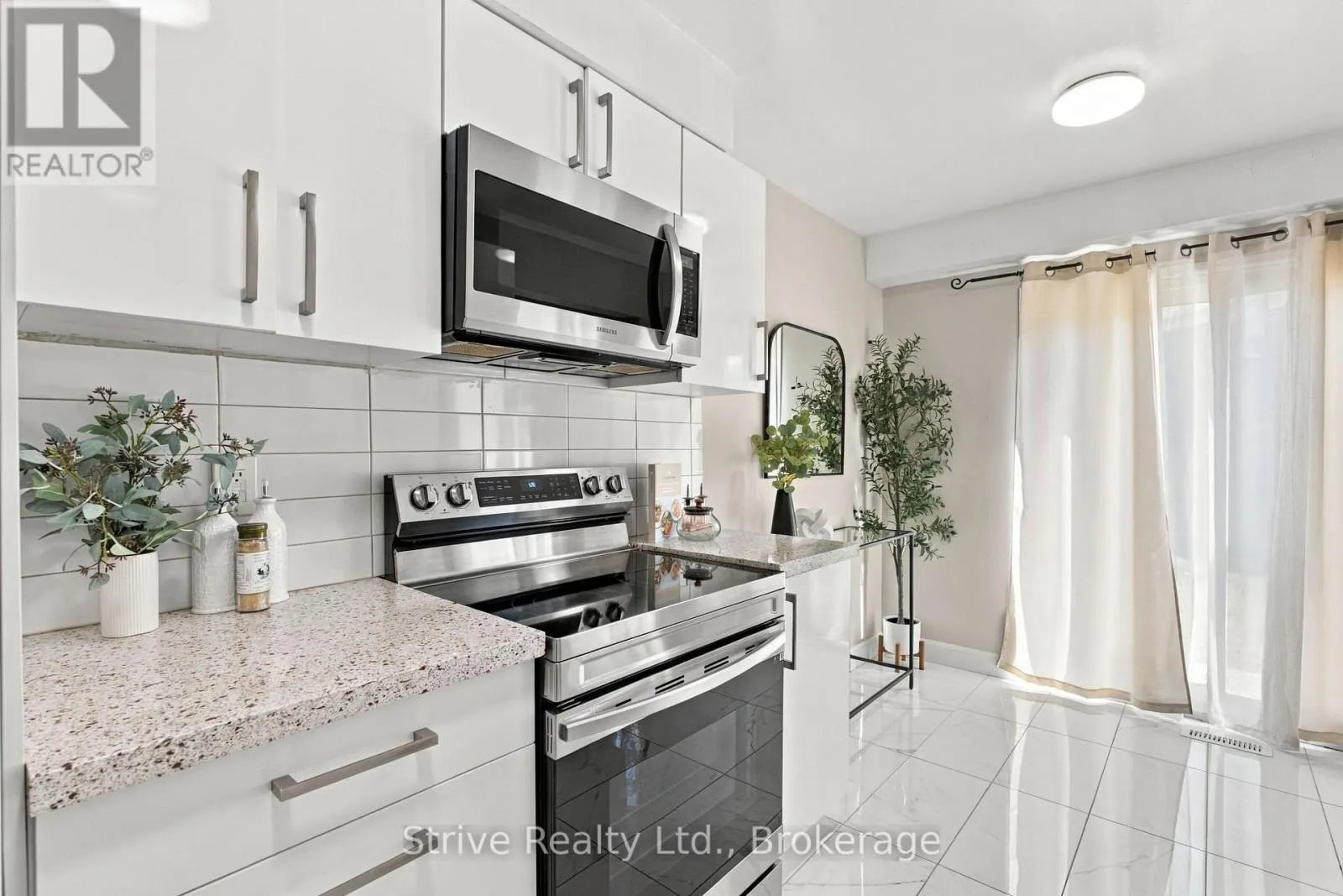 174 - 10 BASSETT BOULEVARD E #174
